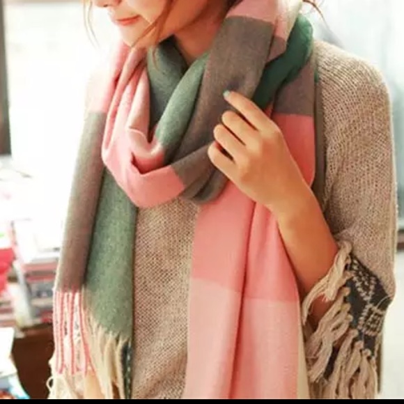 Plaid Warm Scarves in 2 Colors - Picture 2 of 8